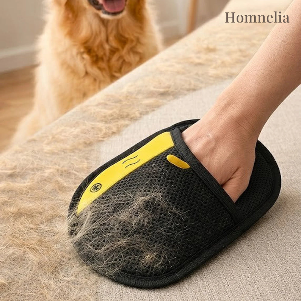 Gant anti-poils plein de poils de chien