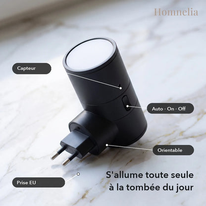 Détails de l'applique : capteur, modes Auto On Off, prise orientable