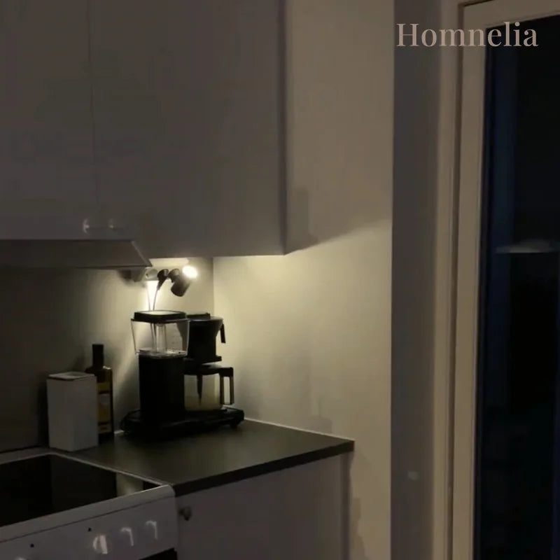 Applique murale LED allumée dans une pièce