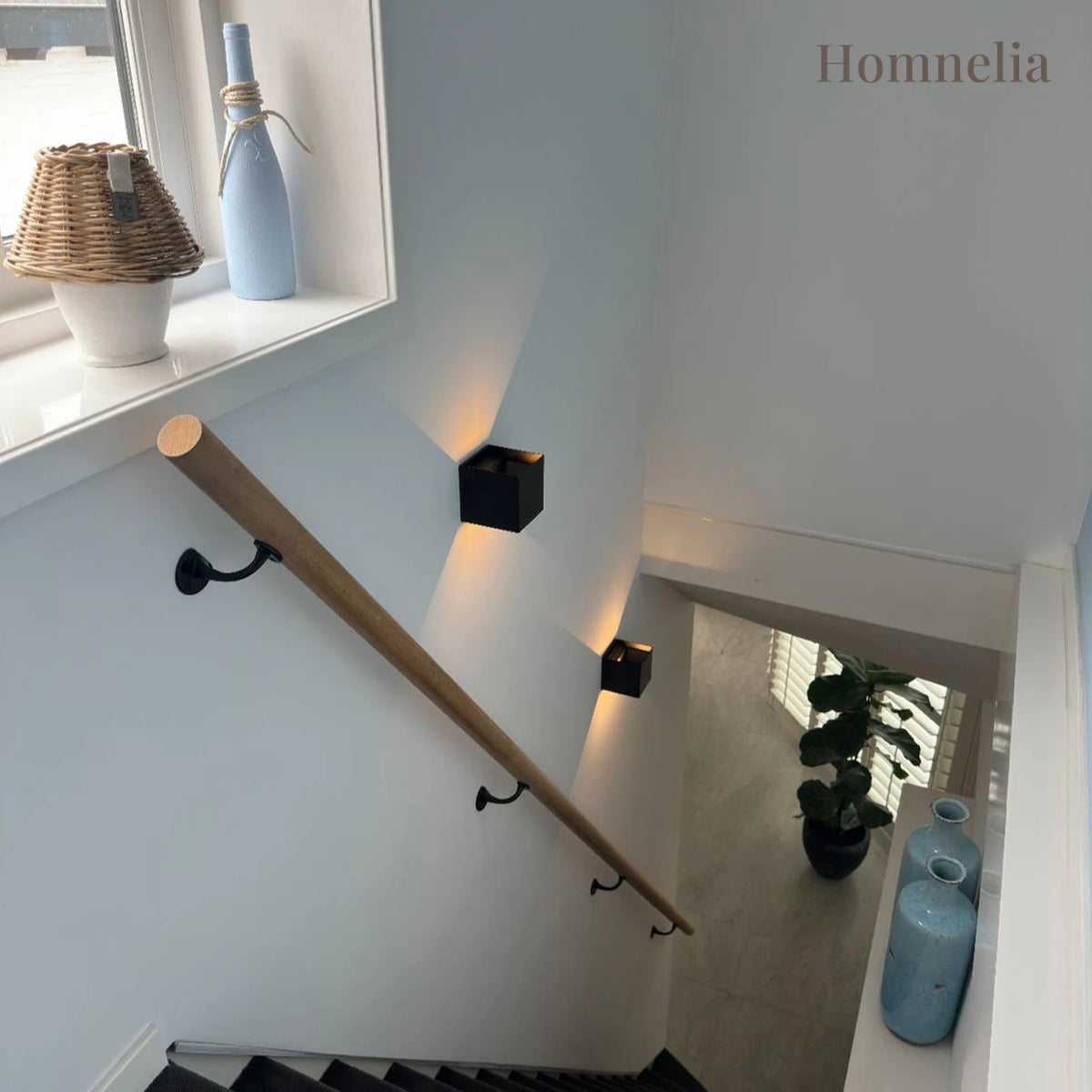 Lampes cube dans un escalier