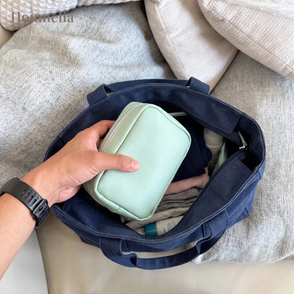 Trousse à médicaments glissée dans un sac à main