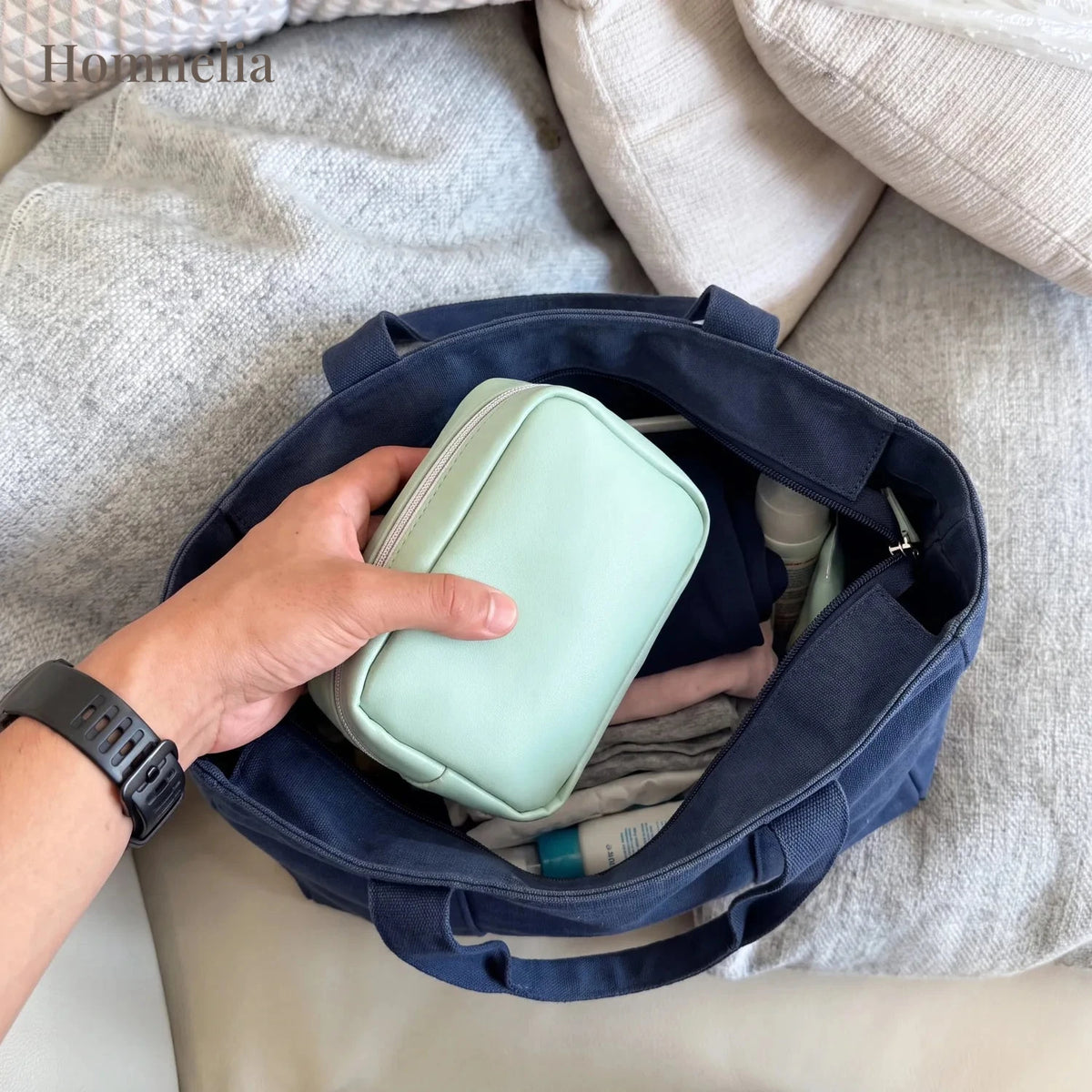 Trousse glissée dans un sac